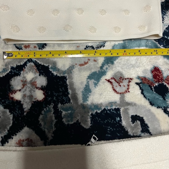 Gorgeous BCBG MaxAzria Off-white cotton blend skirt and top set - size x-small - Picture 5 of 10